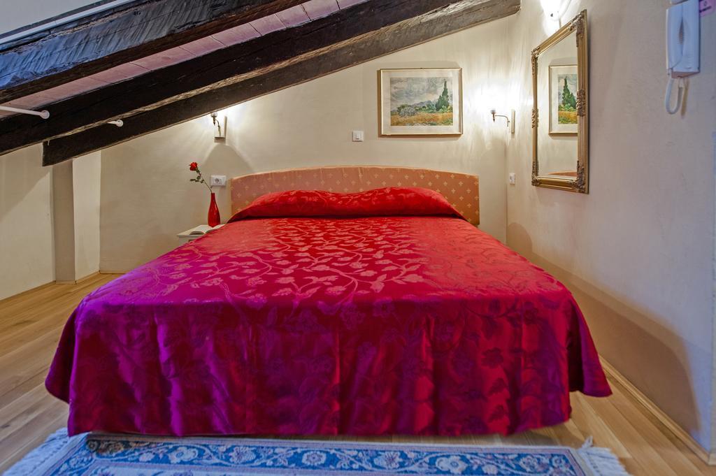Residence Marco Polo Centro Storico 로비니 외부 사진