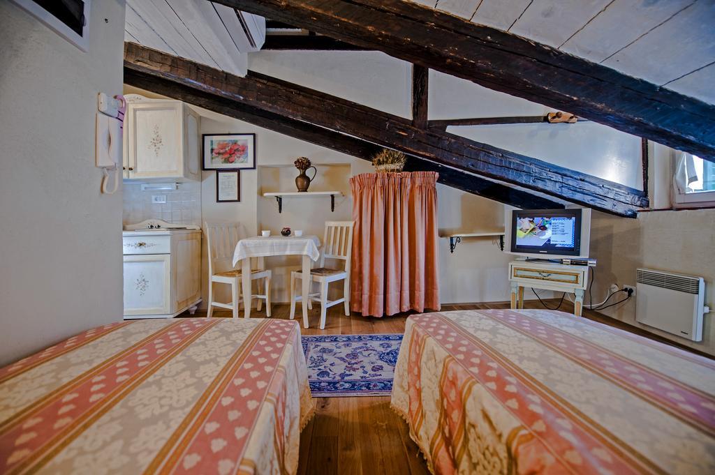 Residence Marco Polo Centro Storico 로비니 외부 사진