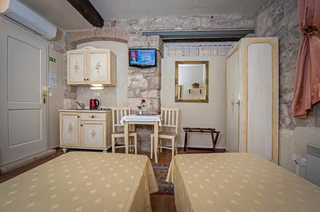 Residence Marco Polo Centro Storico 로비니 외부 사진