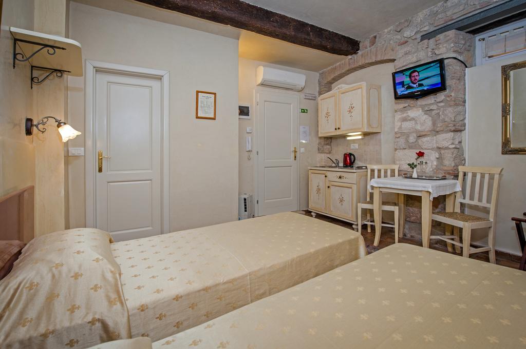 Residence Marco Polo Centro Storico 로비니 외부 사진