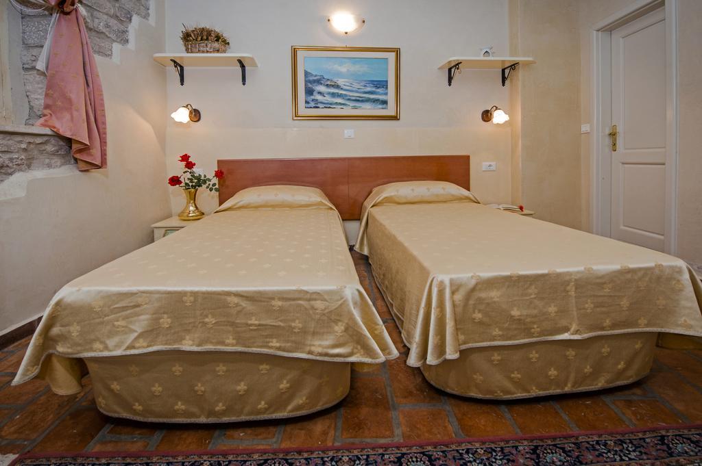 Residence Marco Polo Centro Storico 로비니 외부 사진