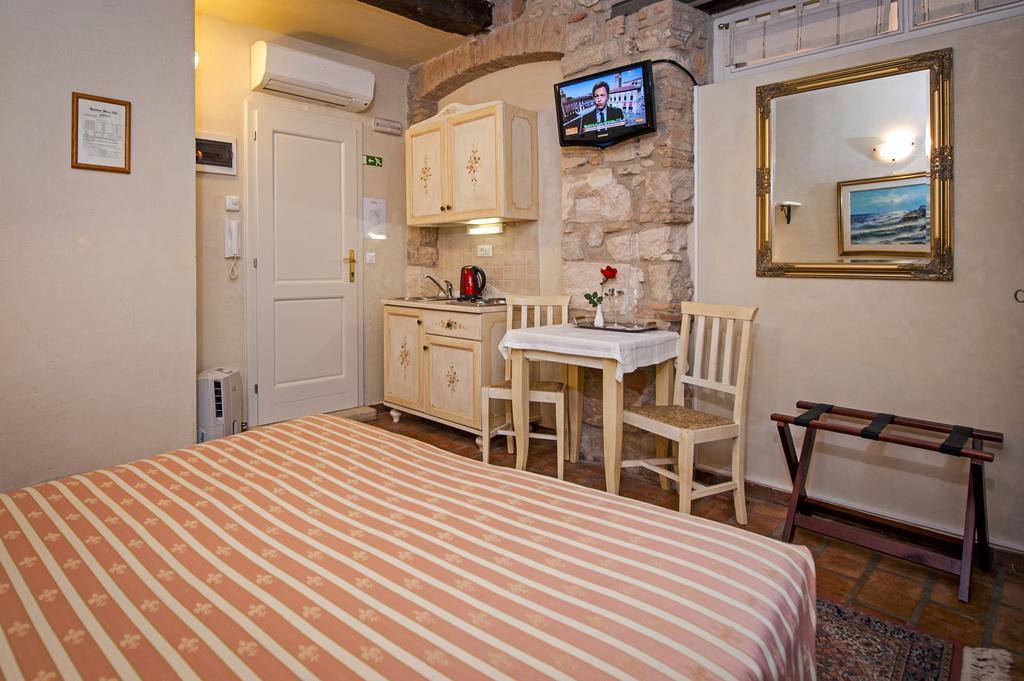 Residence Marco Polo Centro Storico 로비니 외부 사진