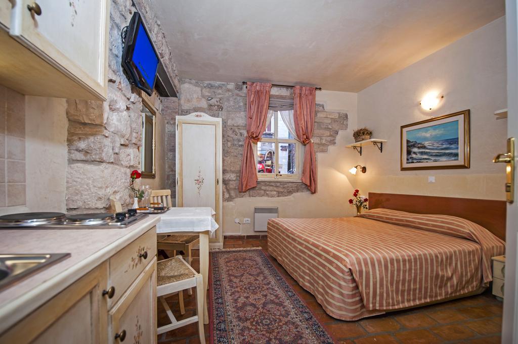 Residence Marco Polo Centro Storico 로비니 외부 사진